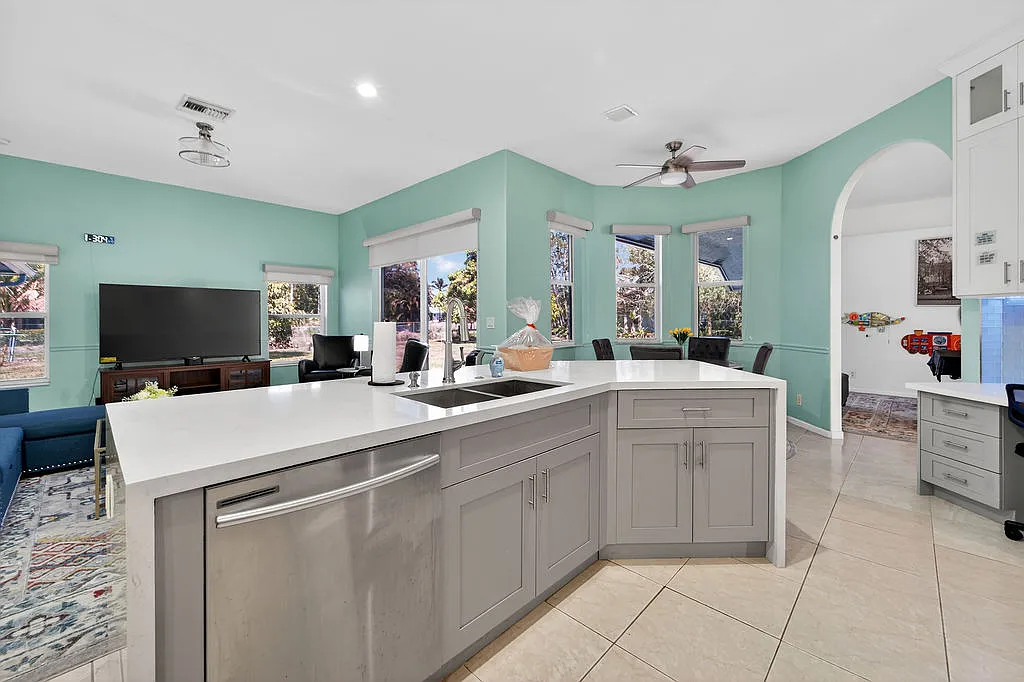 4 bed, 2292 sqft, $7,000 — Photo 3