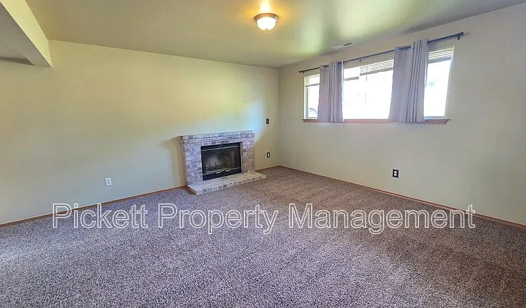 1367 NW Rockford Cir — Photo 24
