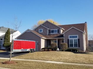 660 Willow Dr, Carol Stream, IL 60188