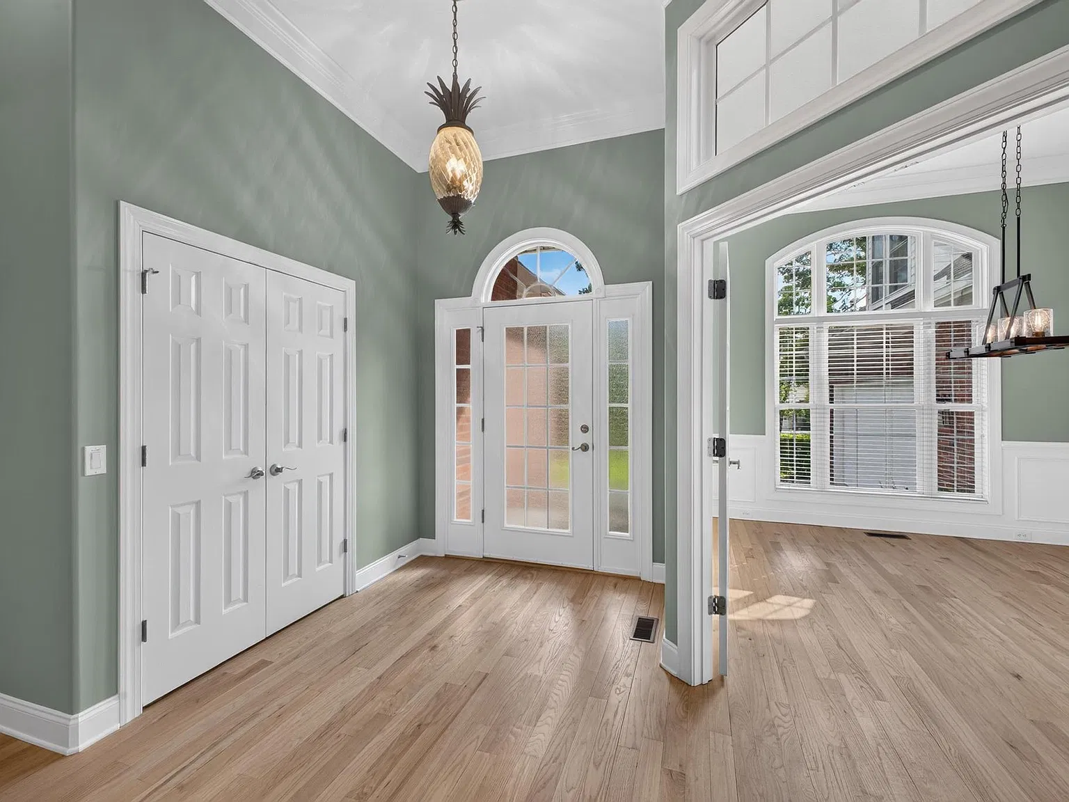 5 bed, 3.5 bath, 3323 sqft, $2,895 — Photo 4
