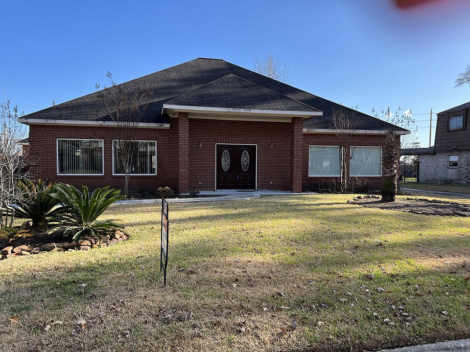 1st image of 7806 12th Fairway Ln