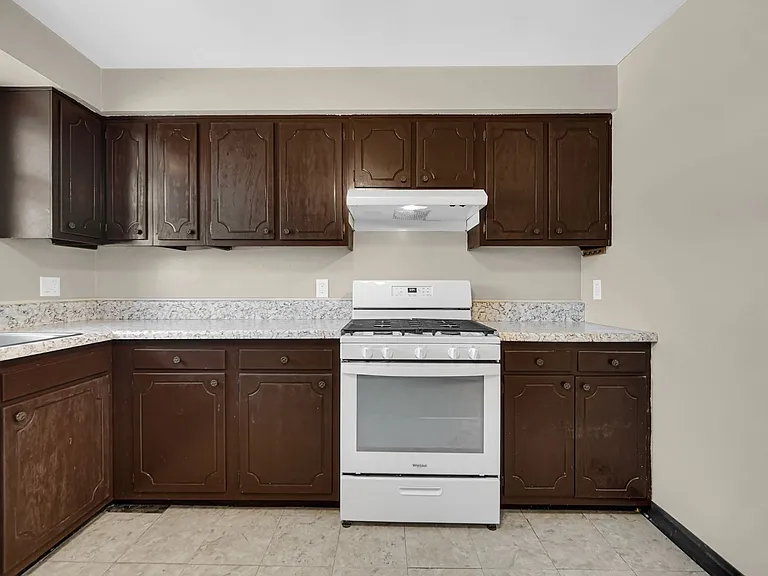 1307 Calumet Ave — Photo 13