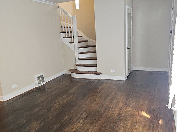 3rd image of 10638 S Eberhart Ave