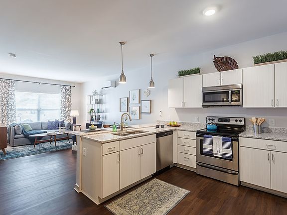 2nd image of 134 High St APT 209