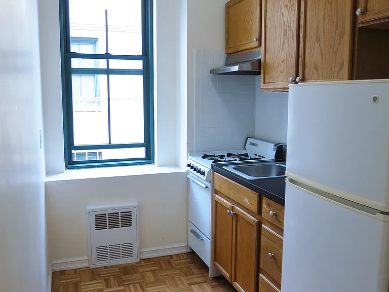 501 E 78th St #5G — Photo 8