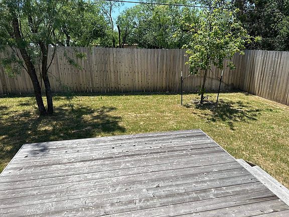 5th image of 844 Driftwood Ln