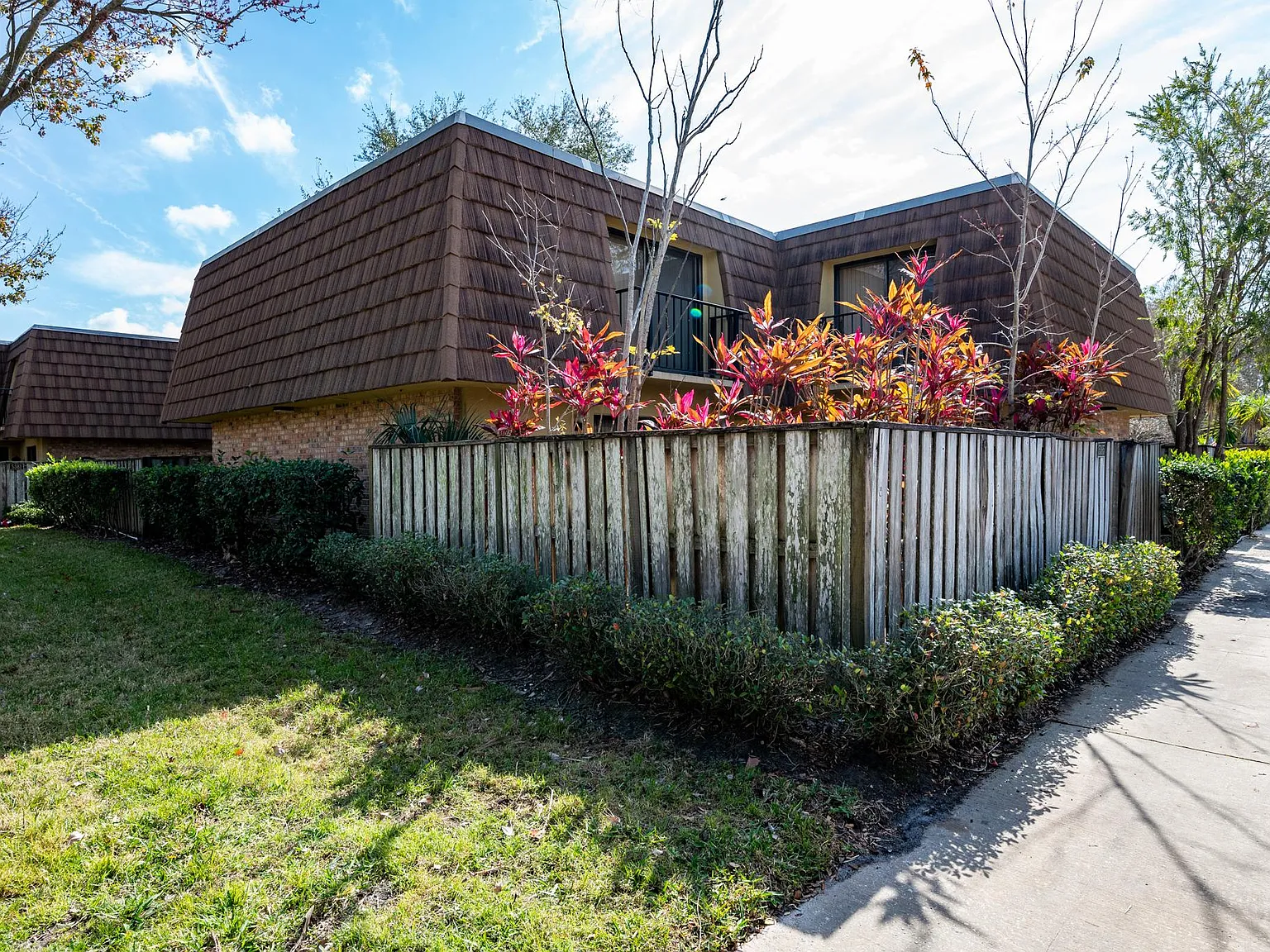 2 bed, 2.5 bath, 1285 sqft, $1,900 — Photo 1