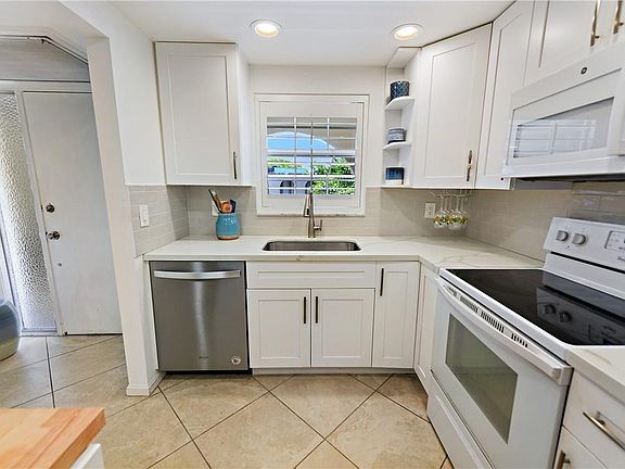 4th image of 775 Jeffery Street #303