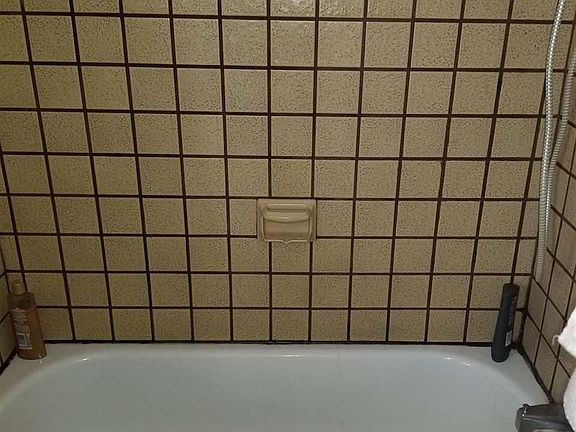4th image of 6630 Macarthur Blvd APT 15