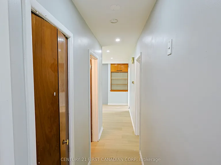 268 Burlington Cres #UPPER — Photo 21
