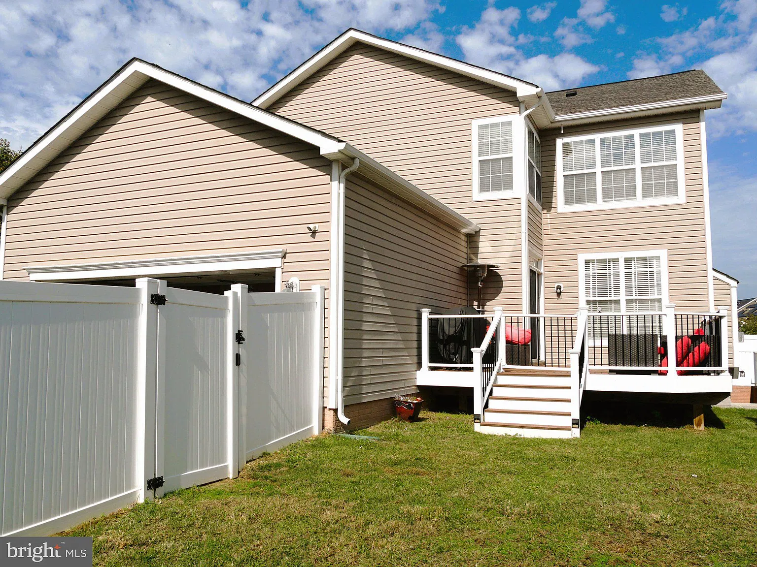 4 bed, 3.5 bath, 4951 sqft, $4,500 — Photo 4