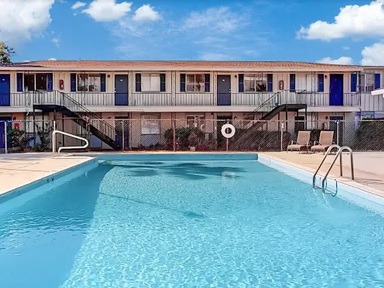 Gulf View Apartments — Photo 6