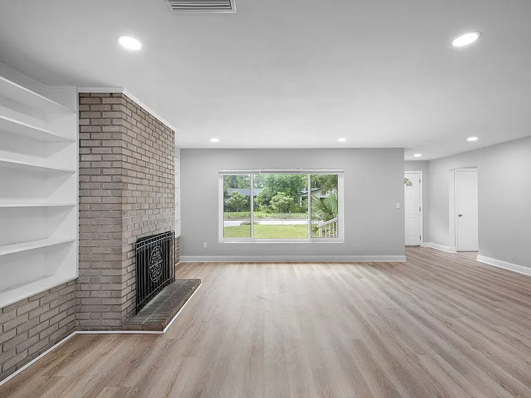 1417 NW 17th St — Photo 4