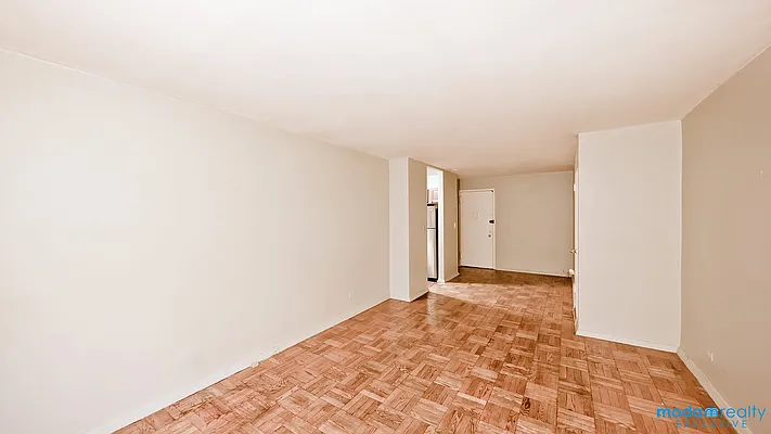 Sold by Moda Realty | media 19