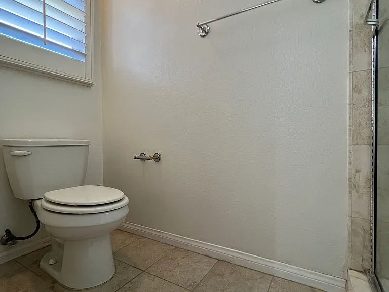 2433 Oneida St #1 — Photo 36
