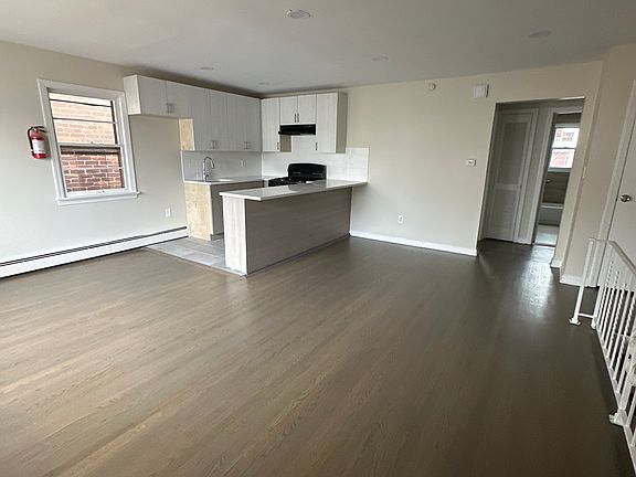 3rd image of 126 Elmwood Ave APT 7