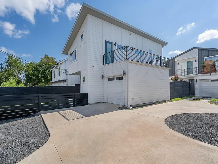 1419 Montopolis Dr #1 — Photo 1