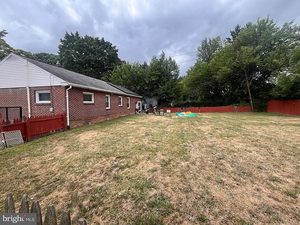 2nd image of 1419 Glen Moore Cir