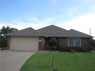 316 Garrett St, Burleson, TX 76028