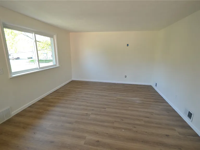 405 Garfield Ave — Photo 7