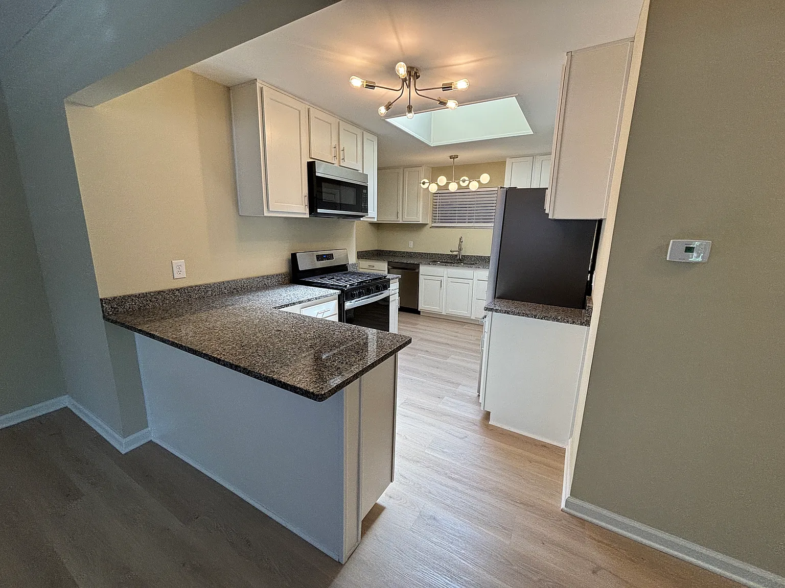 2 bed, 876 sqft, $1,595 — Photo 4