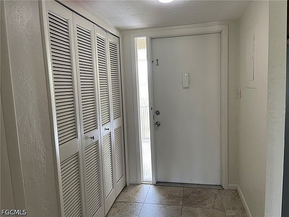 4th image of 2079 Barkeley Ln APT 19