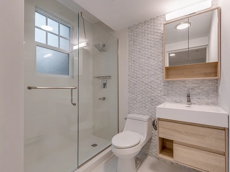 1425 Haro St #1 — Photo 15