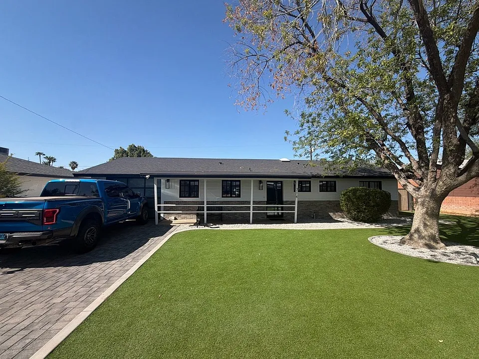 714 E Solana Dr