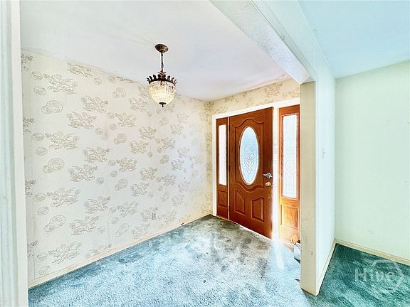 5th image of 412 Arlington Street