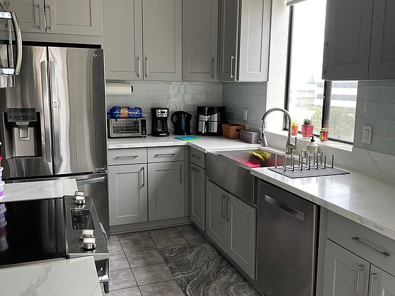 3rd image of 625 S Berendo St APT 505