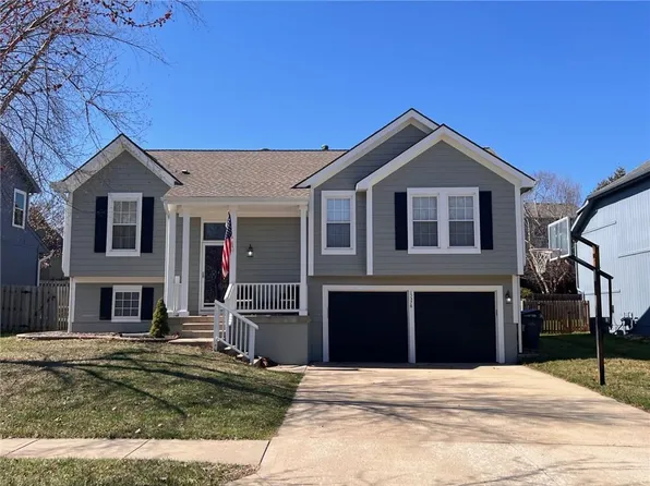 15378 S Shannan Ln, Olathe, KS 66062