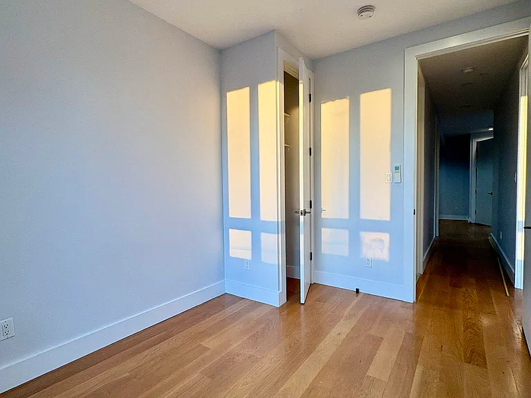 557 Midwood St #3A — Photo 5