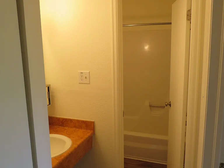 2419 Pattison Ave — Photo 10