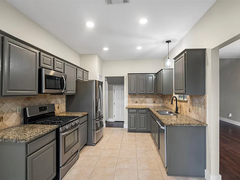 7914 Millbrook Dr — Photo 15