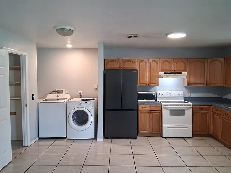1206 Josephine St — Photo 2
