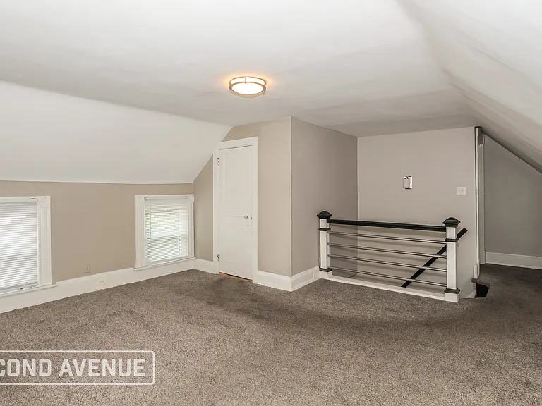 1233 Dewey Ave — Photo 9