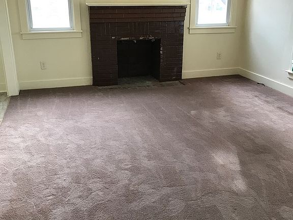 2nd image of 328 Williamsburg St