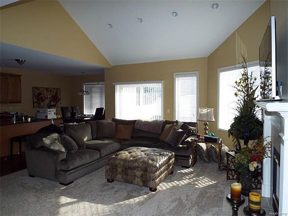 4th image of 1050 Oakwood Dr #1