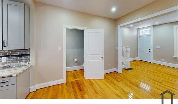 463 W Earlham Ter — Photo 15