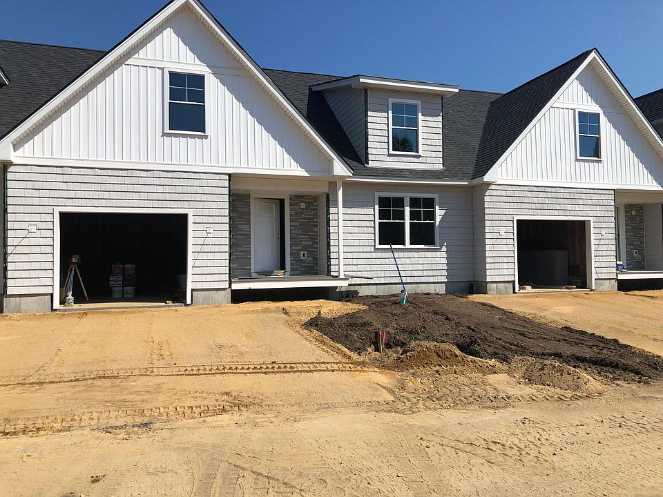 2nd image of 103 Sycamore Ln #103