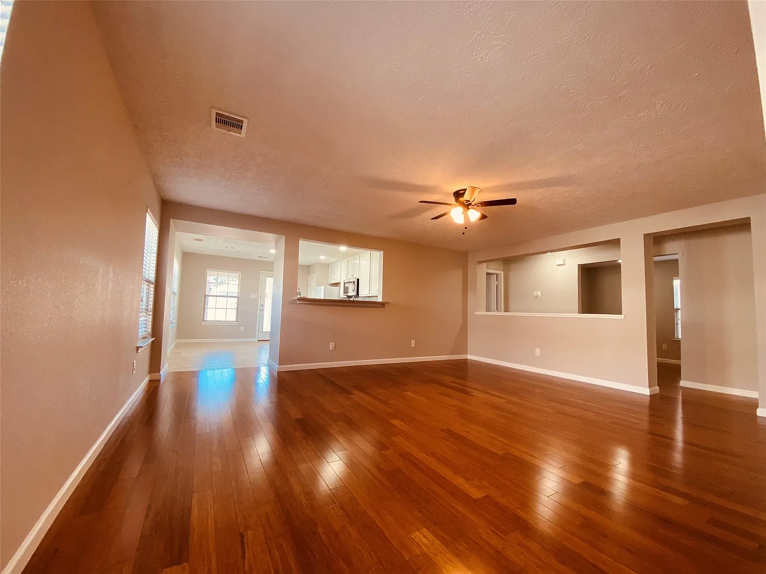 3 bed, 2.0 bath, 1605 sqft, $1,795 — Photo 4