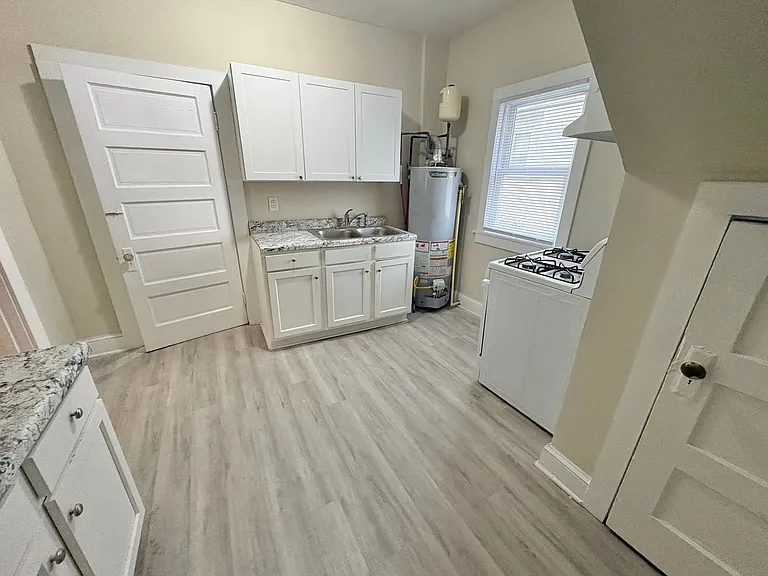 605 Hammond St — Photo 16