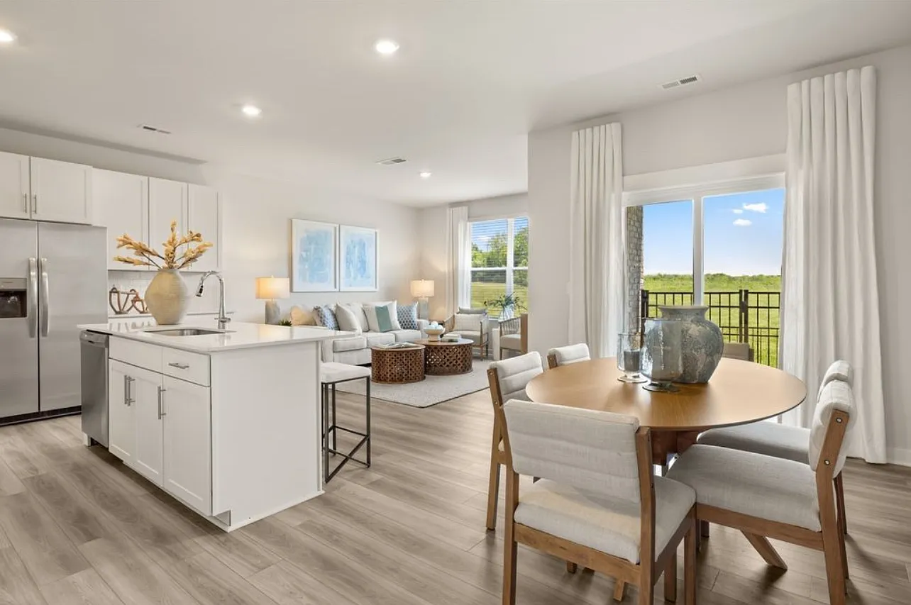 3 bed, 2.5 bath, 1673 sqft, $1,999 — Photo 3