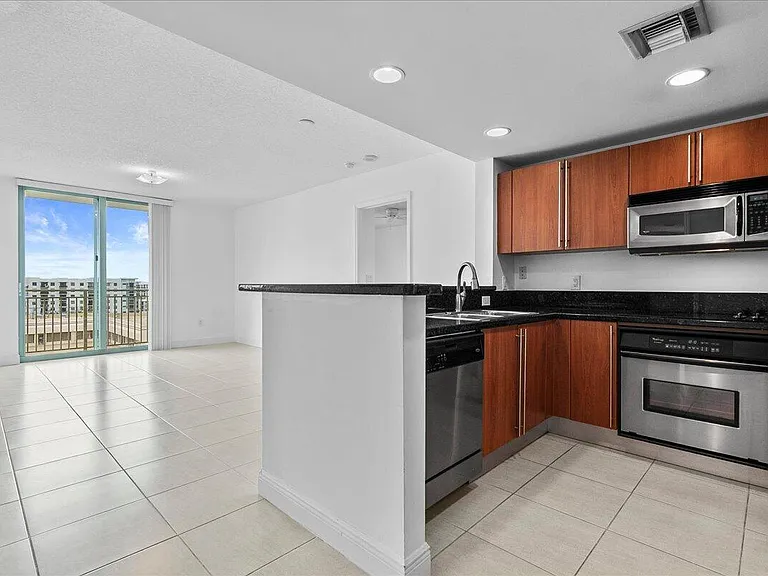 610 Clematis St #704 — Photo 3