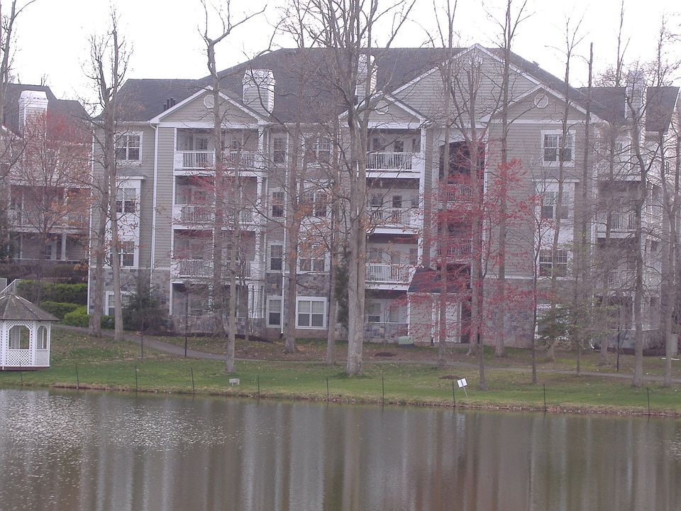 1716 Lake Shore Crest