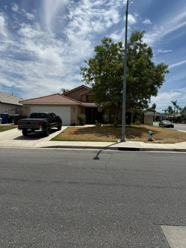 3 bed, 1368 sqft, $2,100 — Photo 2