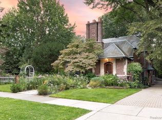 225 Touraine Rd, Grosse Pointe Farms, MI 48236