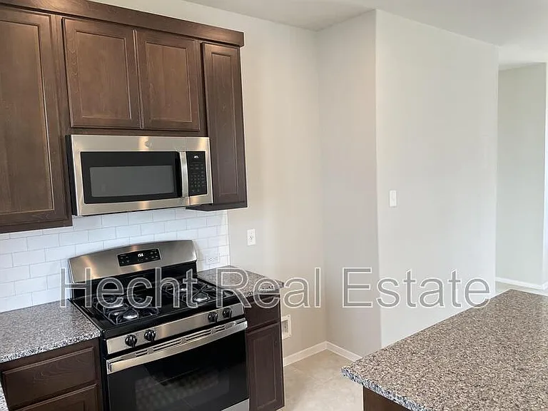 196 Fabion St — Photo 13