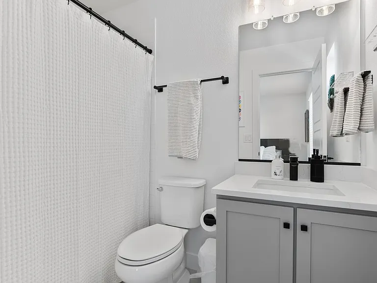 2064 S Holly St — Photo 21