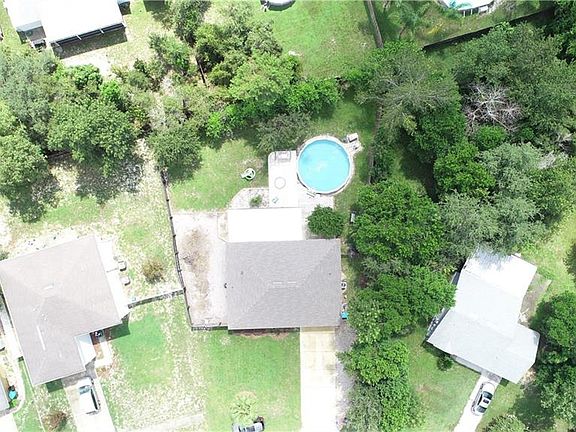 3rd image of 1511 E Merrick Dr